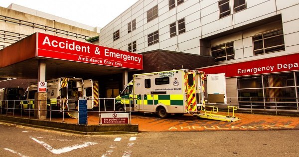 The average number of ambulances waiting for heart attacks and strokes in the UK is the highest since December last year.