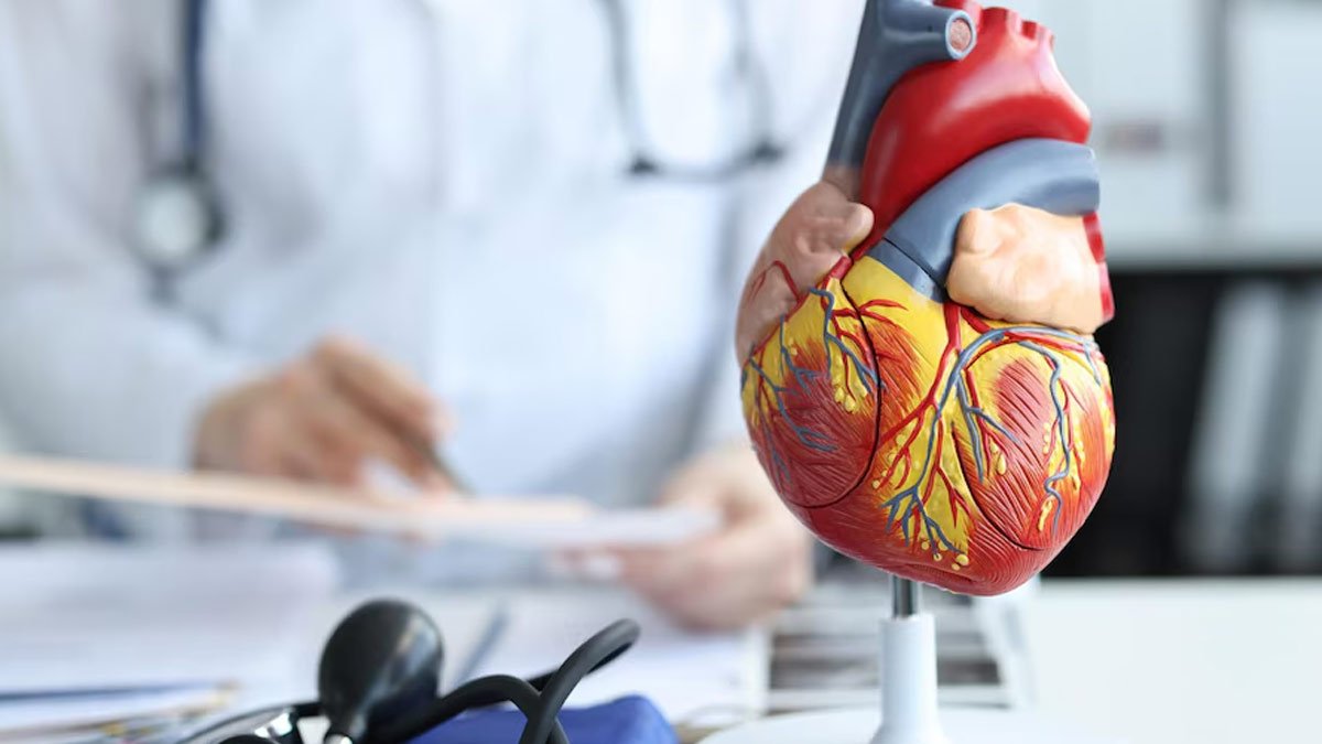 What are the five symptoms of heart disease?
